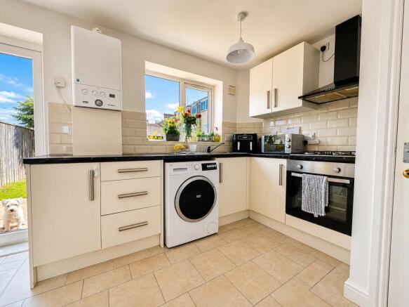 3 bed Semi-Detached for sale Image 11
