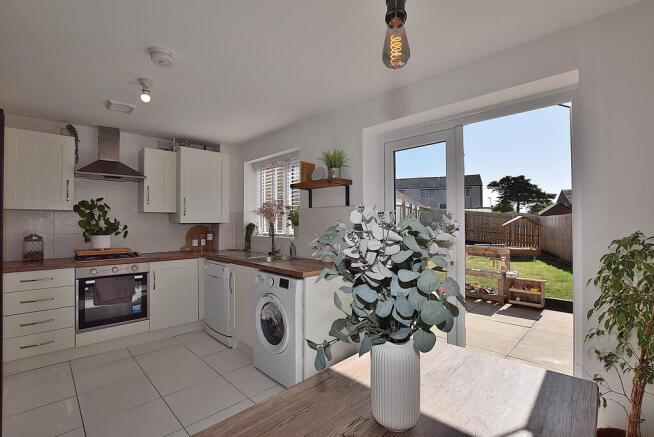 3 bed Detached to rent Image 5