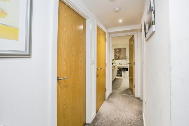 1 bed Apartment for sale Image 12