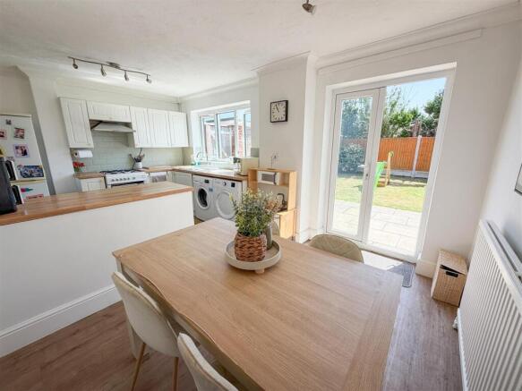 KITCHEN/DINER