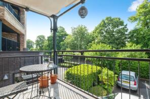 Flat 11, Fairholme Court, Archers Road, Eastleigh SO50 9PP