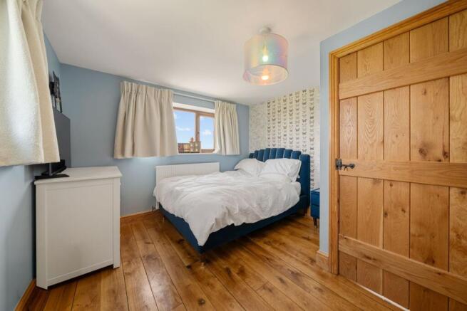 5 bed Detached for sale Image 12