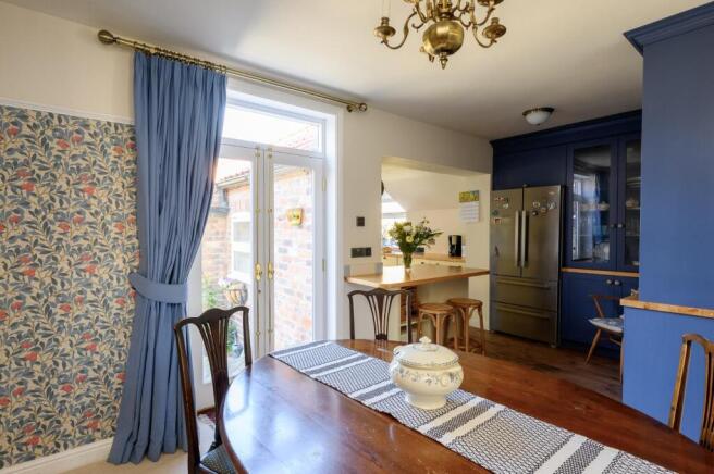 4 bed House for sale Image 8