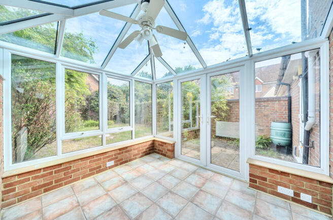 Clover Close, Wokingham, Berkshire, RG40 photo 4
