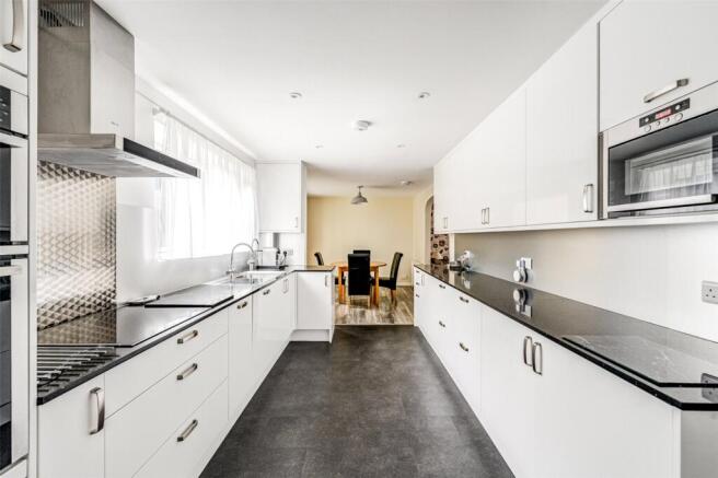 Prince William Close, Findon Valley, Worthing, West Sussex, BN14 photo 4