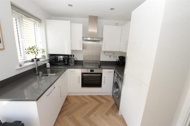 2 bed Semi-Detached for sale Image 8