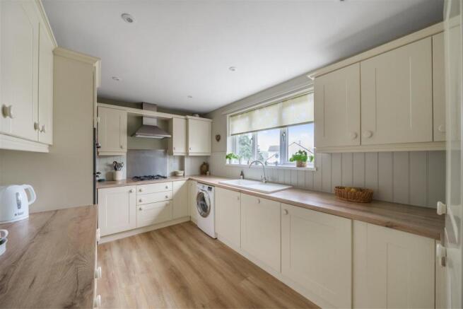 Bright Modern Kitchen