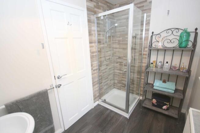 EN SUITE SHOWER ROOM