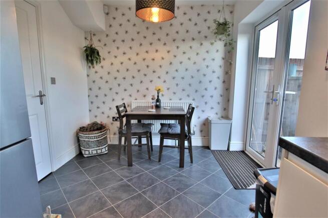 Langley Grove, Twyning - Kitchen/Diner