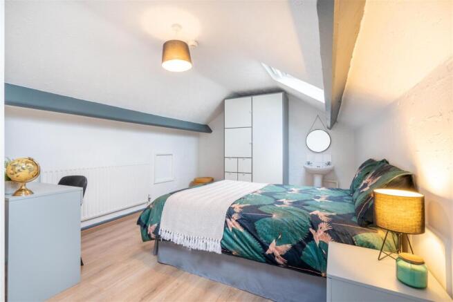 Bedroom 5.jpg