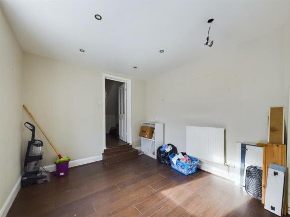 CAM01207G0-PR0225-STILL015.jpg