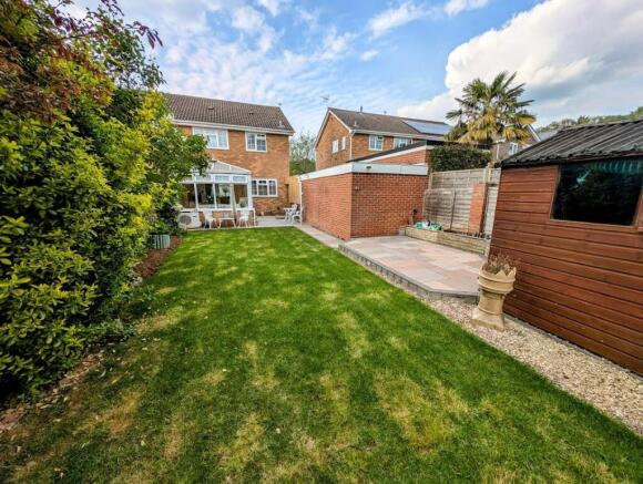 32 Dorset Way garden 2.jpg