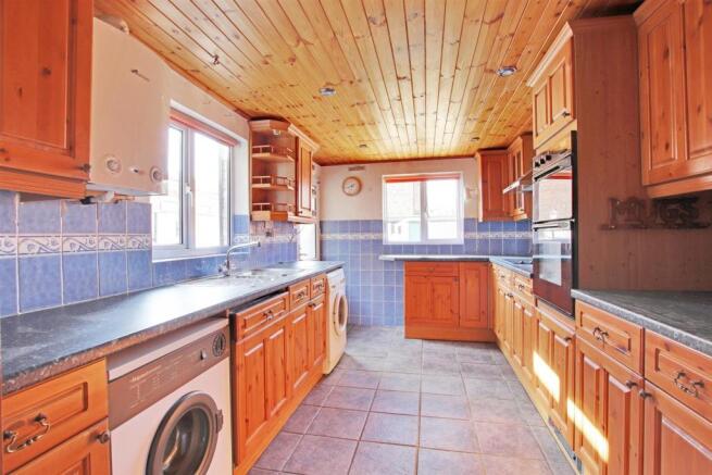 Kitchen 2.jpg