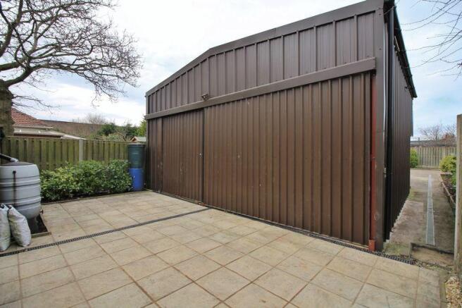 Outbuilding / ...