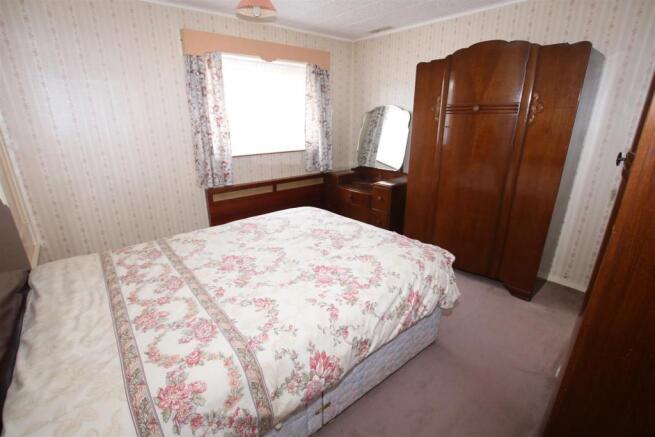Bedroom 1.JPG