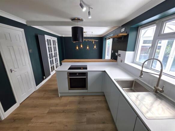 KITCHEN DINER