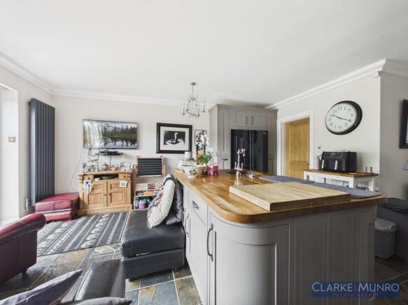 4 bed Semi-Detached for sale Image 10