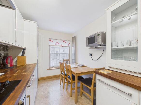 2 bed Apartment for sale Image 7