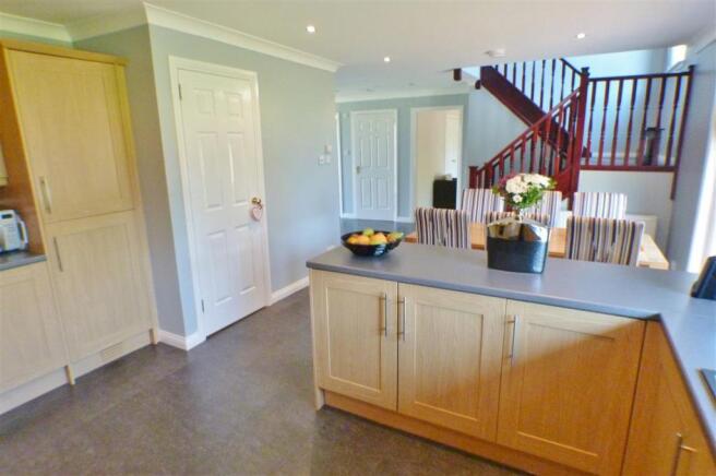 Kitchen Dining (2)