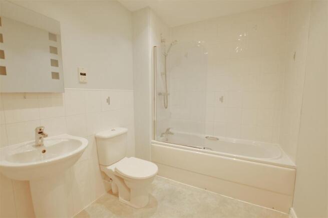 4 bed Town House to rent Image 6