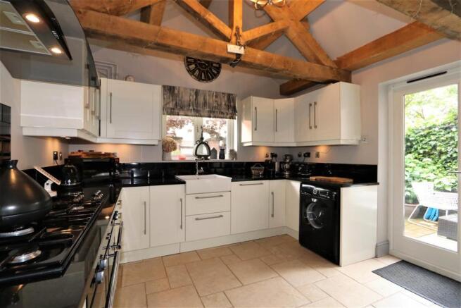 MODERN KITCHEN / DINING