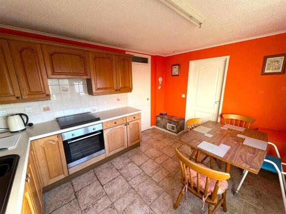 3 bed Terraced for sale Image 8