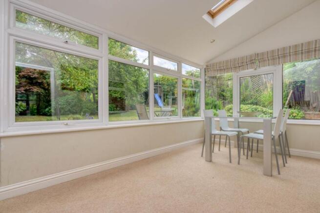 Woodberry Close, Caversham photo 4