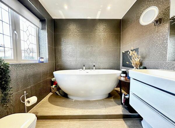 En-suite bathroom