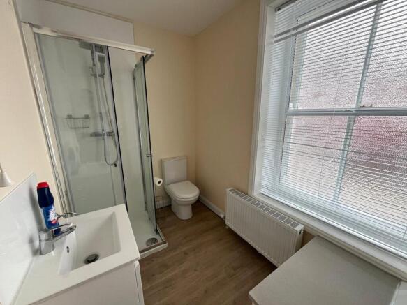 2 bed House to rent Image 8