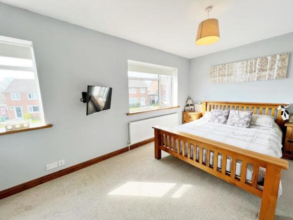 Bedroom 1 pic 2.jpg