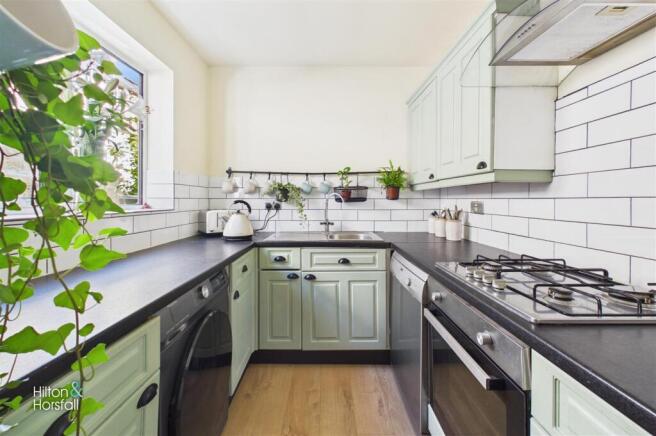 2 bed Terraced for sale Image 6