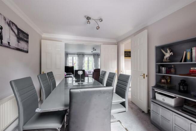 5 bed Detached for sale Image 10