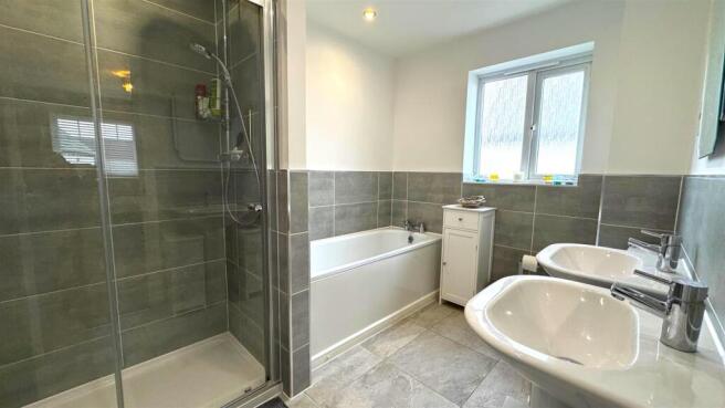 Ensuite Master.jpg