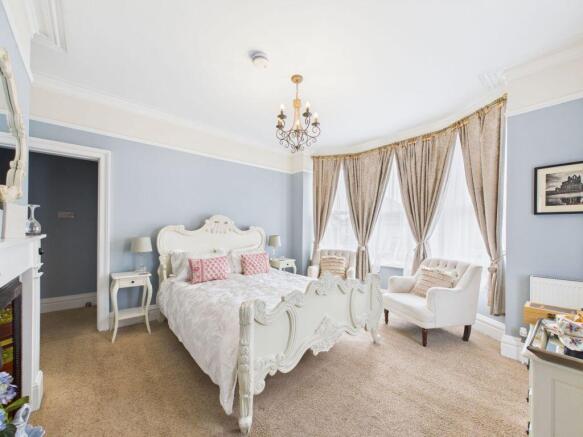8 bed Semi-Detached for sale Image 9