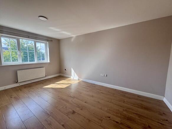 4 bed Detached to rent Image 9