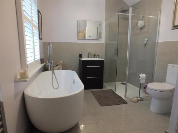 Bathroom.JPG