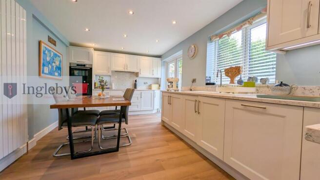 3 bed Semi-Detached for sale Image 8
