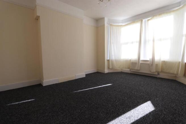 bedroom 1.JPG