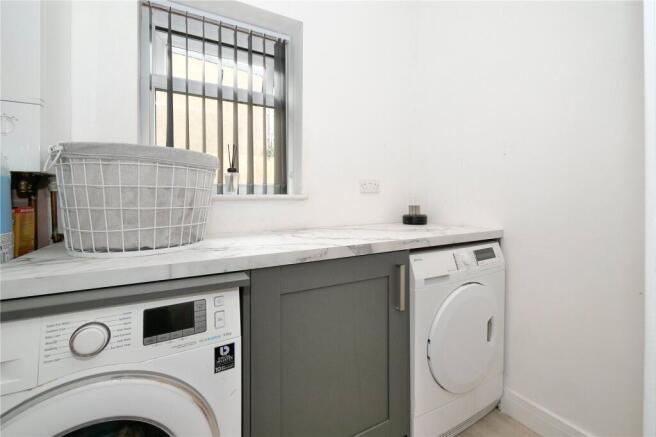 4 bed Semi-Detached for sale Image 9