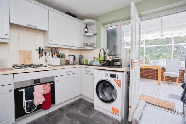 4 bed Detached for sale Image 6