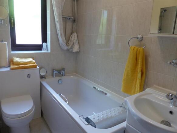 BATHROOM.JPG