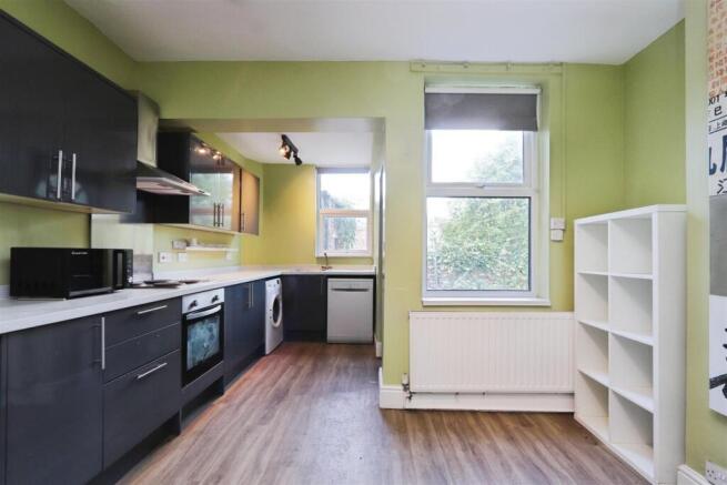 5 bed Terraced for sale Image 4