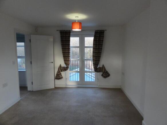 4 bed House to rent Image 4
