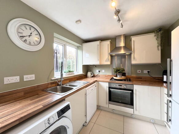 3 bed Semi-Detached for sale Image 4