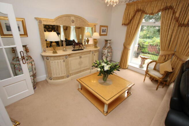 4 bed Detached Bungalow for sale Image 10