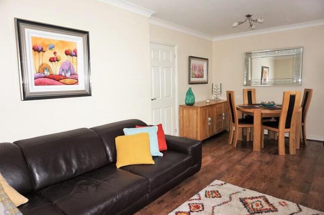 Lounge/Dining Room