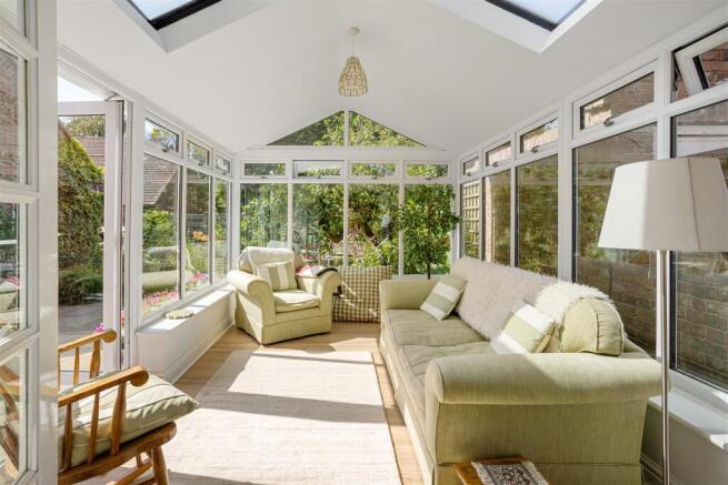 5 bed Detached for sale Image 5