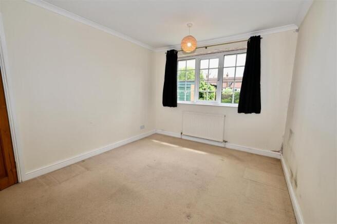 2 bed Semi-Detached Bungalow to rent Image 11
