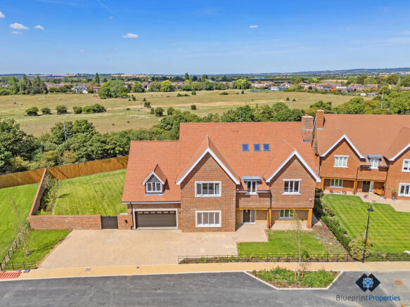 5 Bedroom Detached House