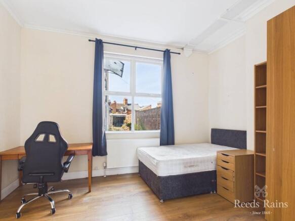 8 bed Semi-Detached for sale Image 12
